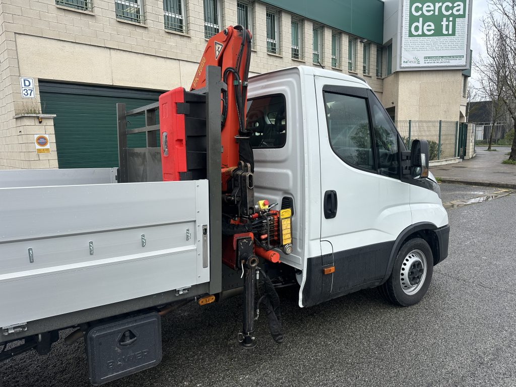 IVECO 35C16 2.3d 160CV M6 C/C RS 3.750mm RWD GRUA PALFINGER PK 3800B + CAJA AB 3,70 x 2,00 / CARGA UTIL 295 KG - foto 9