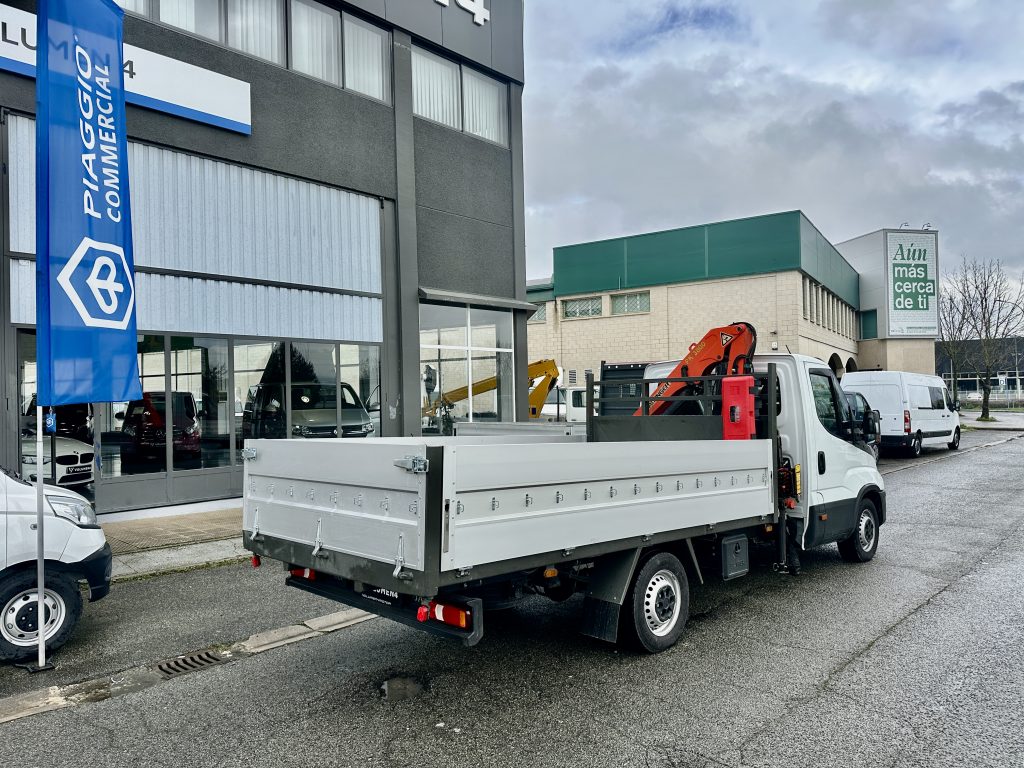 IVECO 35C16 2.3d 160CV M6 C/C RS 3.750mm RWD GRUA PALFINGER PK 3800B + CAJA AB 3,70 x 2,00 / CARGA UTIL 295 KG - foto 18