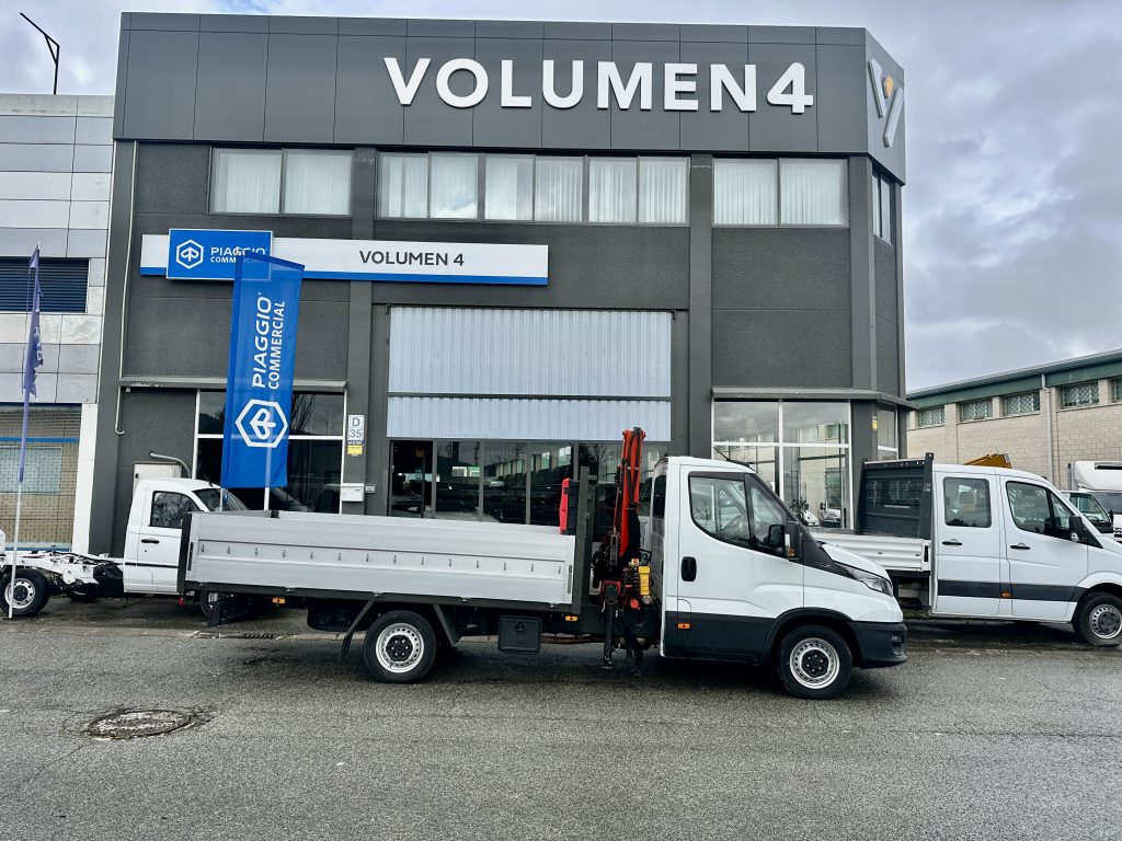 IVECO 35C16 2.3d 160CV M6 C/C RS 3.750mm RWD GRUA PALFINGER PK 3800B + CAJA AB 3,70 x 2,00 / CARGA UTIL 295 KG - foto 19