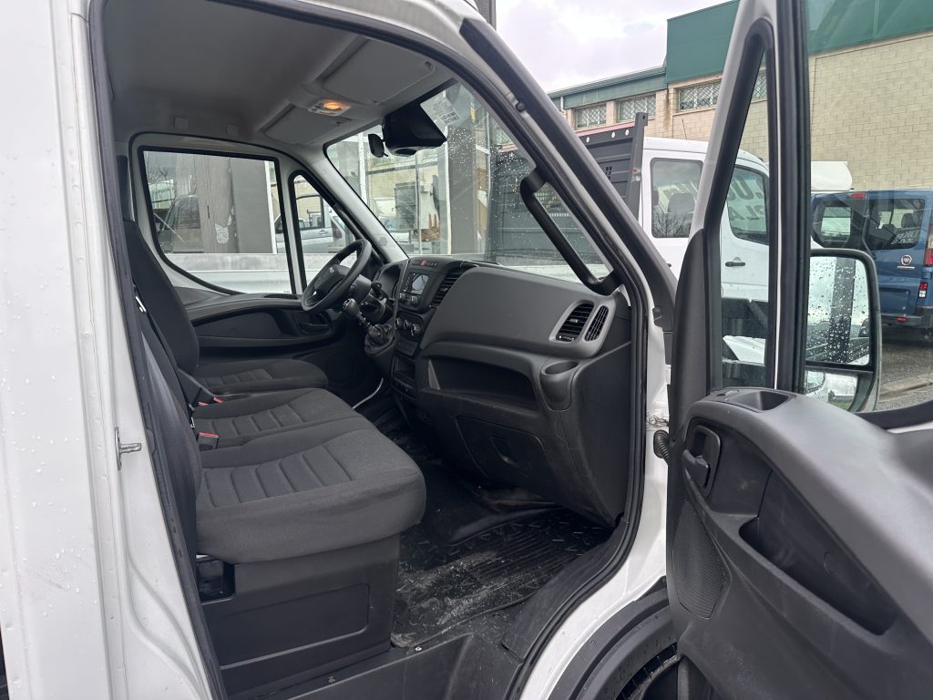 IVECO 35C16 2.3d 160CV M6 C/C RS 3.750mm RWD GRUA PALFINGER PK 3800B + CAJA AB 3,70 x 2,00 / CARGA UTIL 295 KG - foto 21