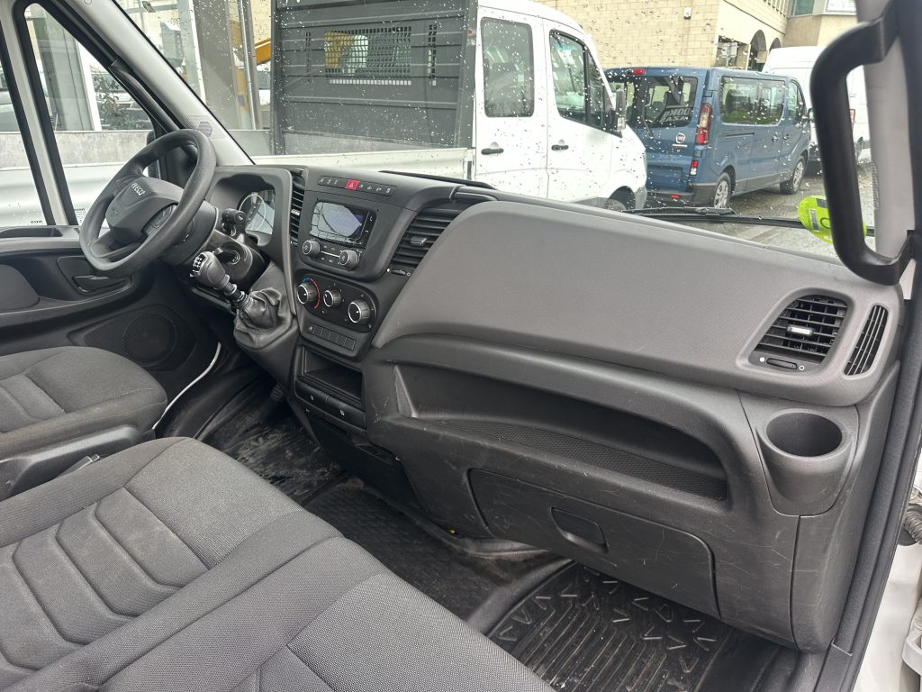 IVECO 35C16 2.3d 160CV M6 C/C RS 3.750mm RWD GRUA PALFINGER PK 3800B + CAJA AB 3,70 x 2,00 / CARGA UTIL 295 KG - foto 24