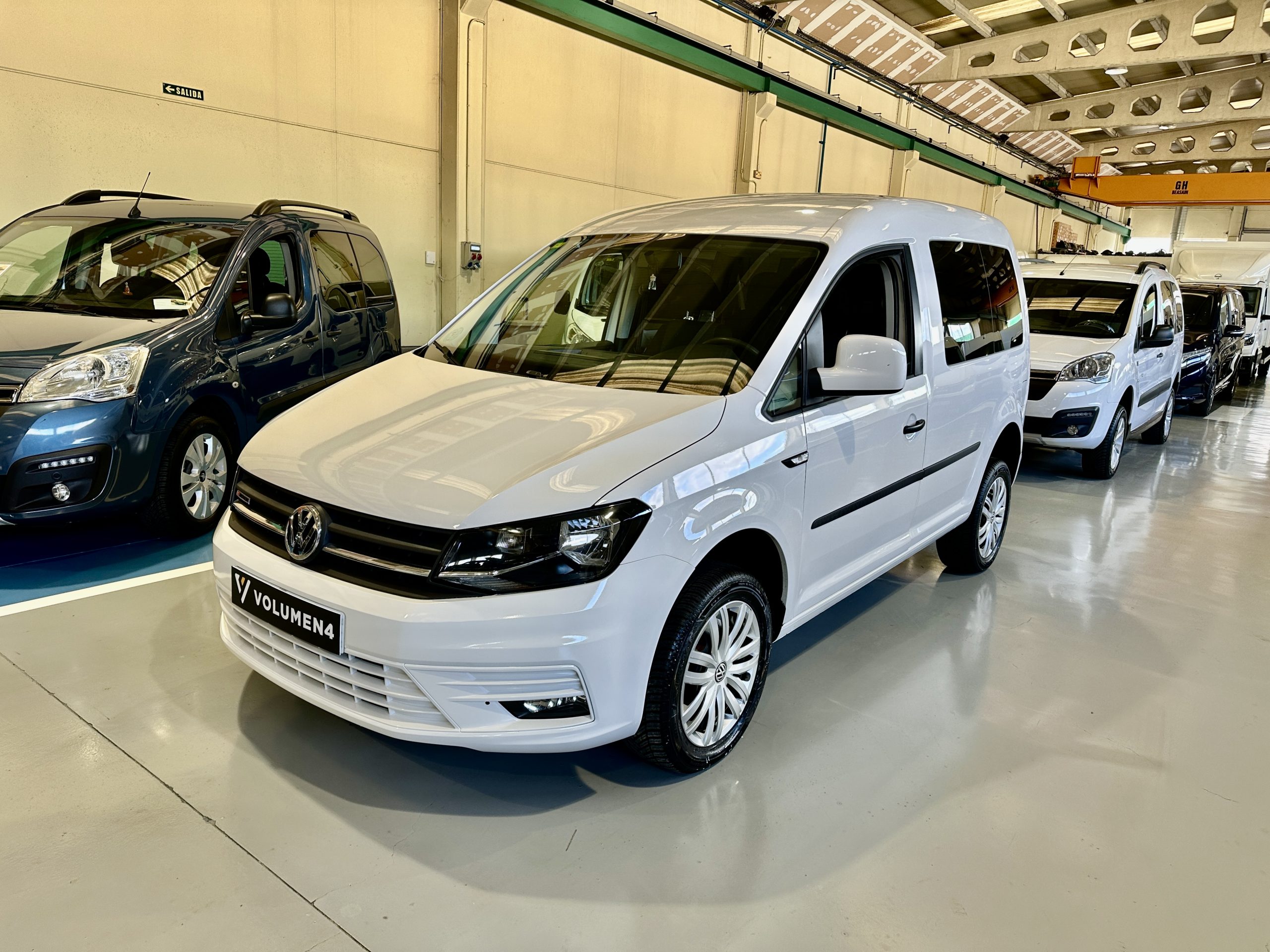 VOLKSWAGEN CADDY 2.0TDI BMT 122CV KOMBI 5 PL. TRENDLINE HIMALAYA 4MOTION 6 VEL + EXTRAS / BLANCO CANDY