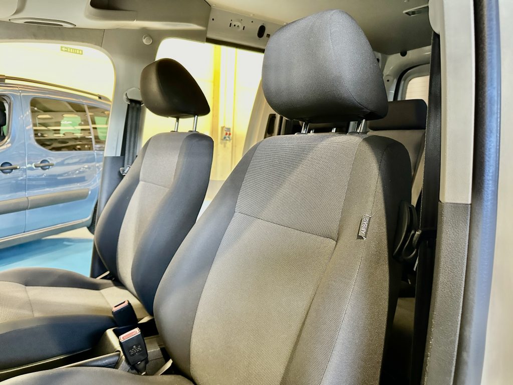 VOLKSWAGEN CADDY 2.0TDI BMT 122CV KOMBI 5 PL. TRENDLINE HIMALAYA 4MOTION 6 VEL + EXTRAS / BLANCO CANDY - foto 22