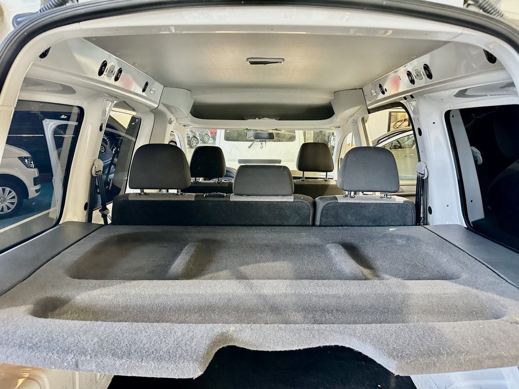 VOLKSWAGEN CADDY 2.0TDI BMT 122CV KOMBI 5 PL. TRENDLINE HIMALAYA 4MOTION 6 VEL + EXTRAS / BLANCO CANDY - foto 36