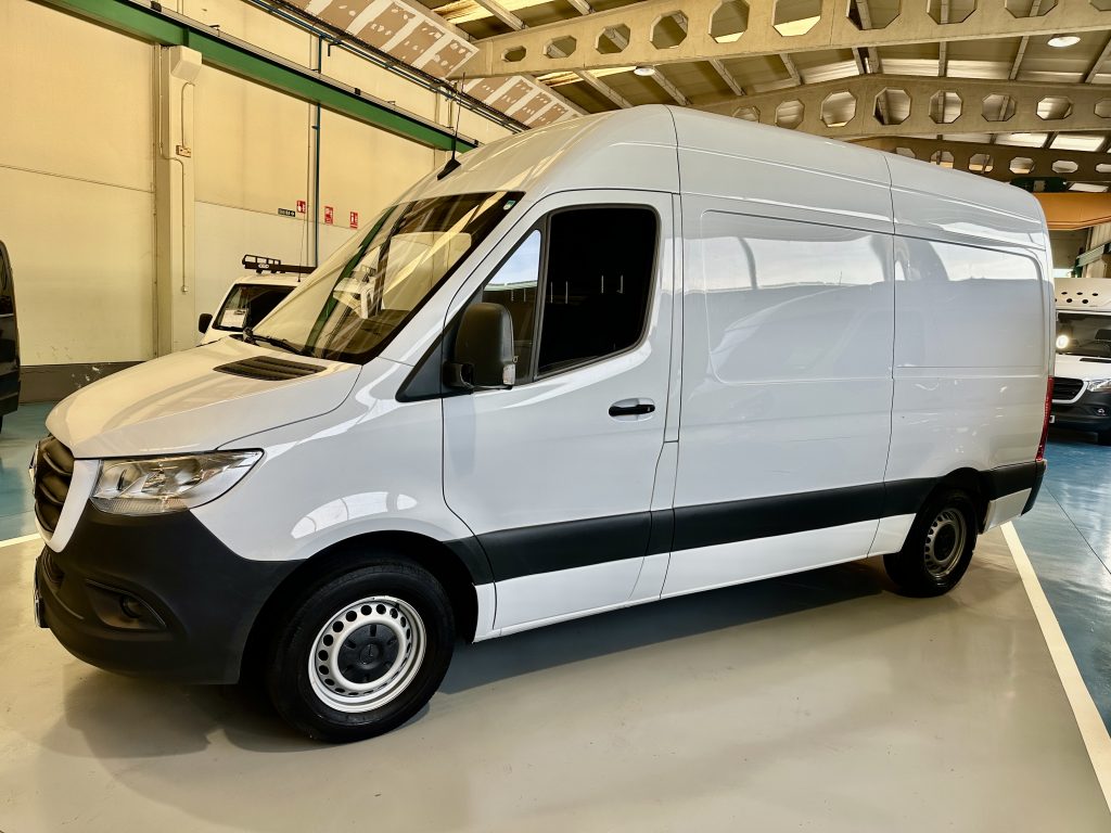 MERCEDES BENZ SPRINTER 311CDI 2.0CDI 114CV RWD FG MEDIO TECHO ELEV 11.3m MBUX + PANEL + EXTRAS / 3.500 KG - foto 2
