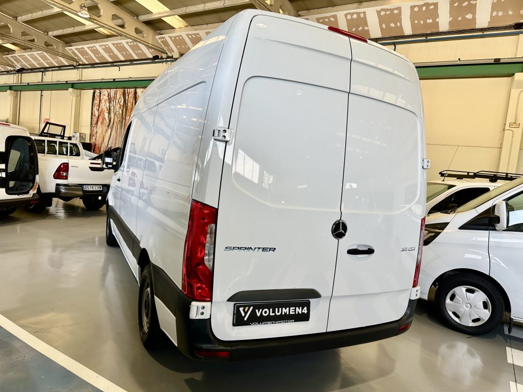 MERCEDES BENZ SPRINTER 311CDI 2.0CDI 114CV RWD FG MEDIO TECHO ELEV 11.3m MBUX + PANEL + EXTRAS / 3.500 KG - foto 3