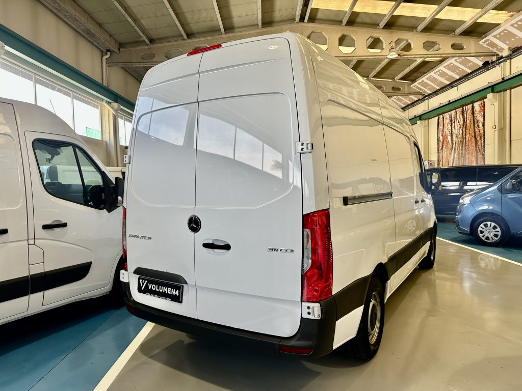 MERCEDES BENZ SPRINTER 311CDI 2.0CDI 114CV RWD FG MEDIO TECHO ELEV 11.3m MBUX + PANEL + EXTRAS / 3.500 KG - foto 4