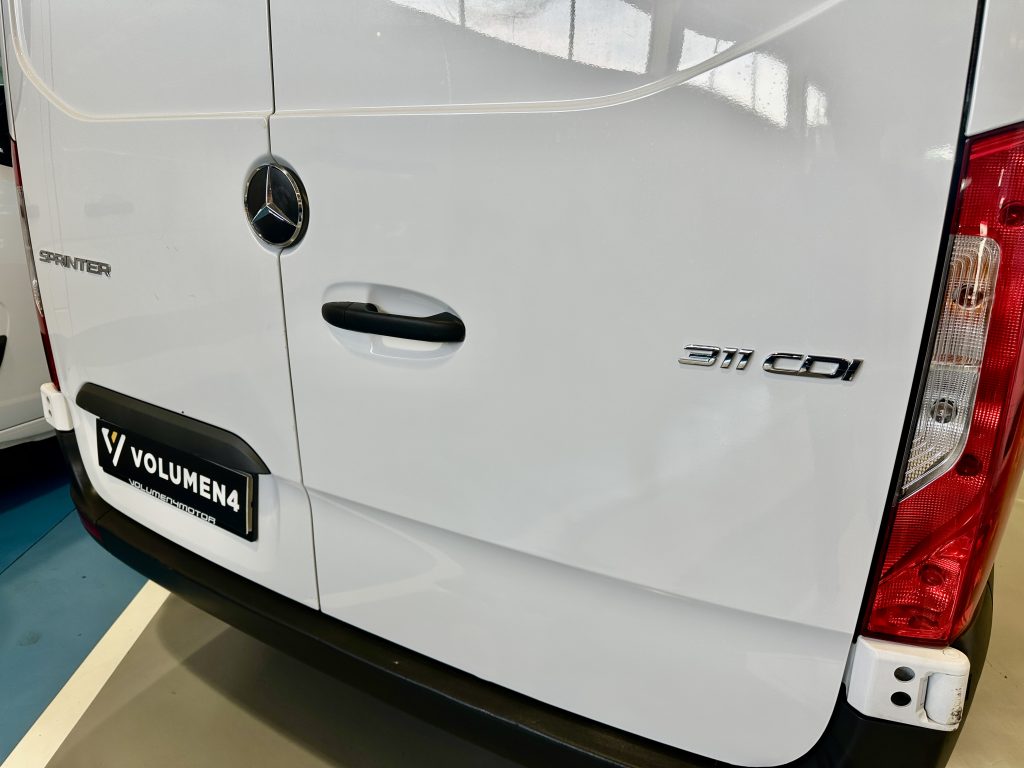 MERCEDES BENZ SPRINTER 311CDI 2.0CDI 114CV RWD FG MEDIO TECHO ELEV 11.3m MBUX + PANEL + EXTRAS / 3.500 KG - foto 11