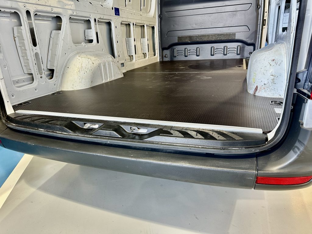 MERCEDES BENZ SPRINTER 311CDI 2.0CDI 114CV RWD FG MEDIO TECHO ELEV 11.3m MBUX + PANEL + EXTRAS / 3.500 KG - foto 20