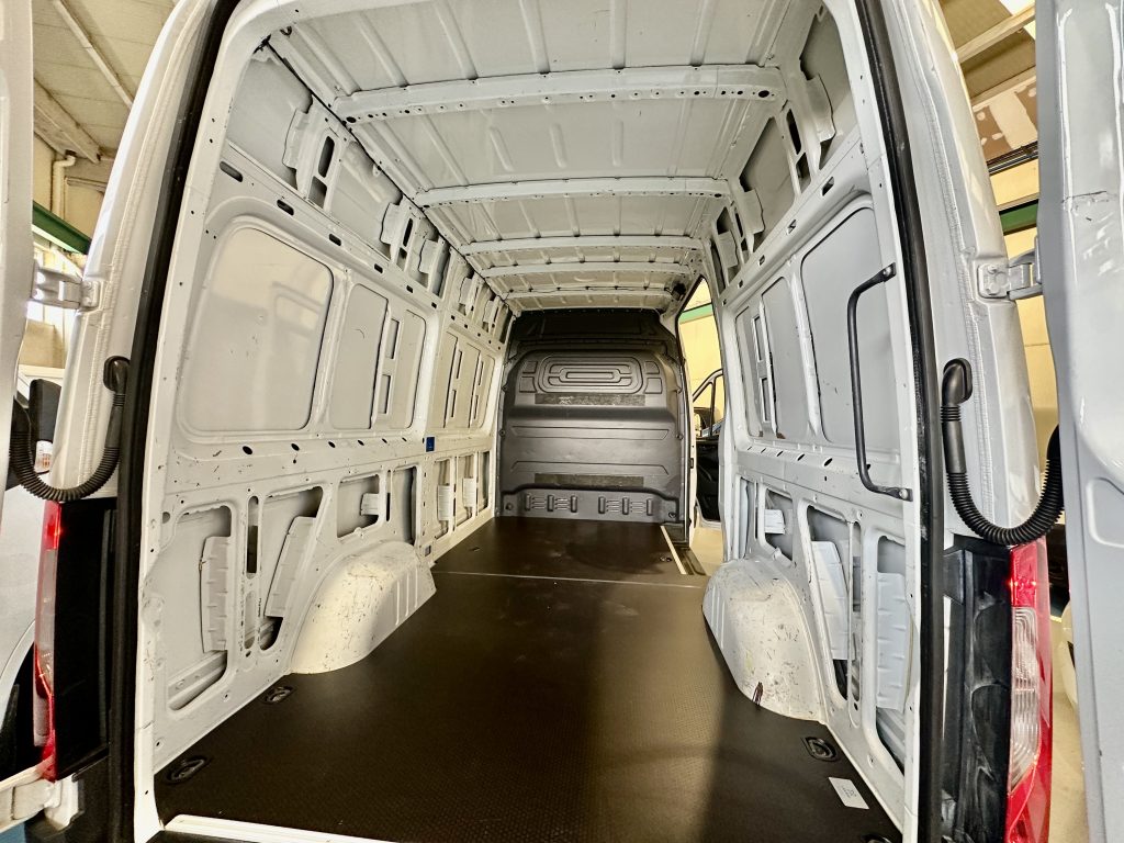 MERCEDES BENZ SPRINTER 311CDI 2.0CDI 114CV RWD FG MEDIO TECHO ELEV 11.3m MBUX + PANEL + EXTRAS / 3.500 KG - foto 21