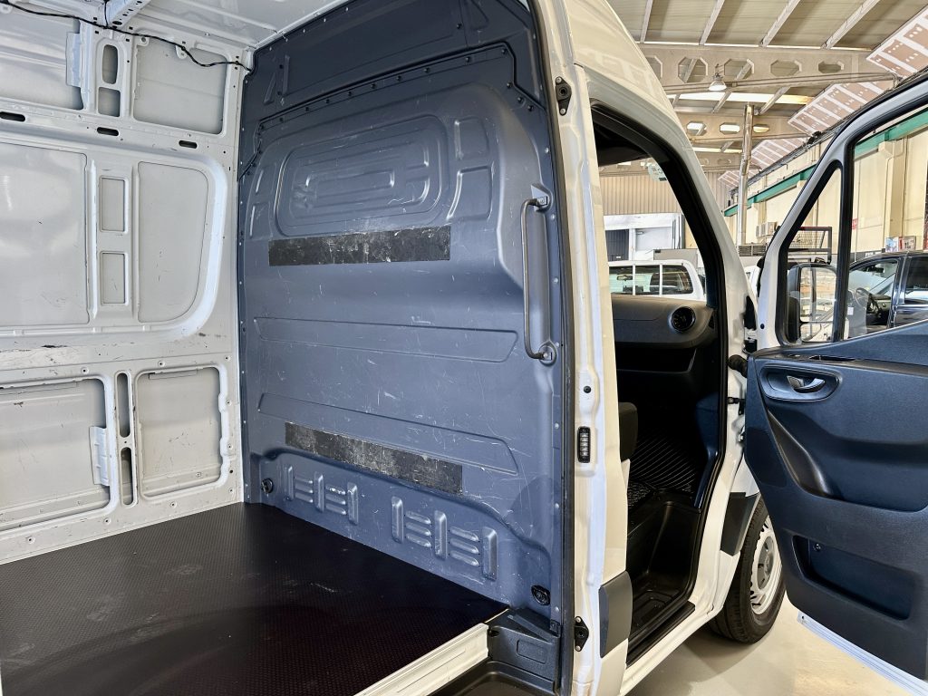 MERCEDES BENZ SPRINTER 311CDI 2.0CDI 114CV RWD FG MEDIO TECHO ELEV 11.3m MBUX + PANEL + EXTRAS / 3.500 KG - foto 23