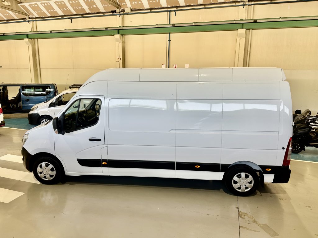 NISSAN NV400 2.3BLUEDCI 150CV FG L3H3 14.8m3 FWD CONFORT PLUS + EXTRAS / CARGA UTIL 1.400 KG - foto 3