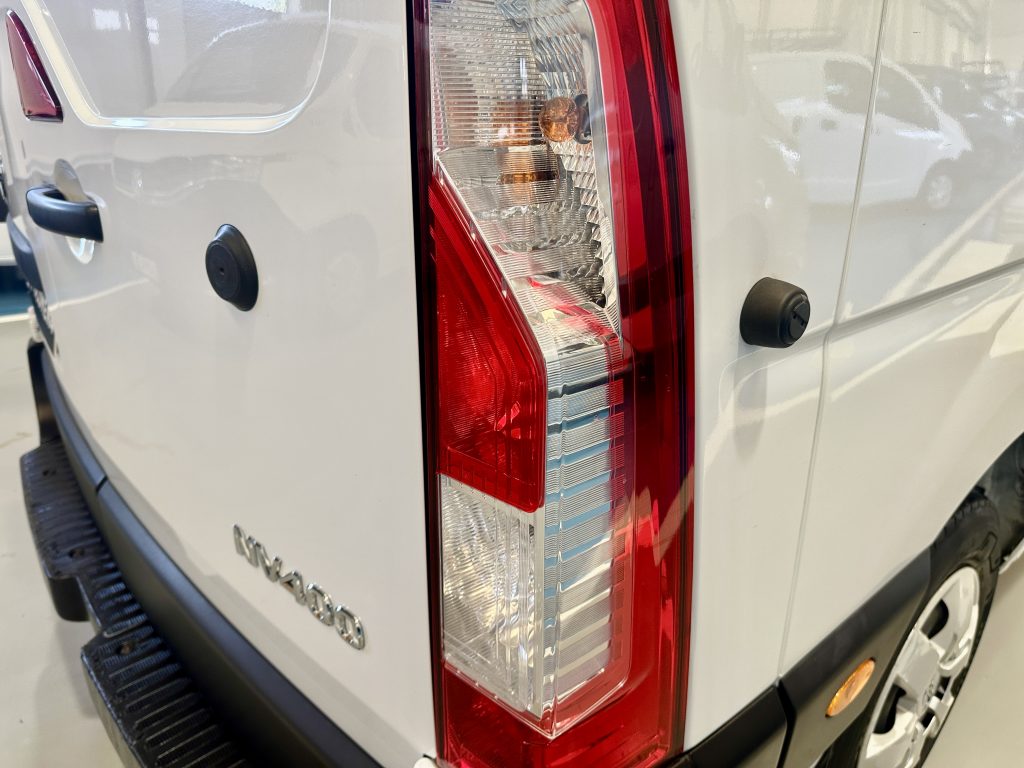 NISSAN NV400 2.3BLUEDCI 150CV FG L3H3 14.8m3 FWD CONFORT PLUS + EXTRAS / CARGA UTIL 1.400 KG - foto 12