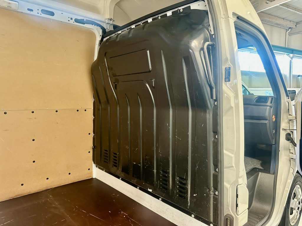 NISSAN NV400 2.3BLUEDCI 150CV FG L3H3 14.8m3 FWD CONFORT PLUS + EXTRAS / CARGA UTIL 1.400 KG - foto 27