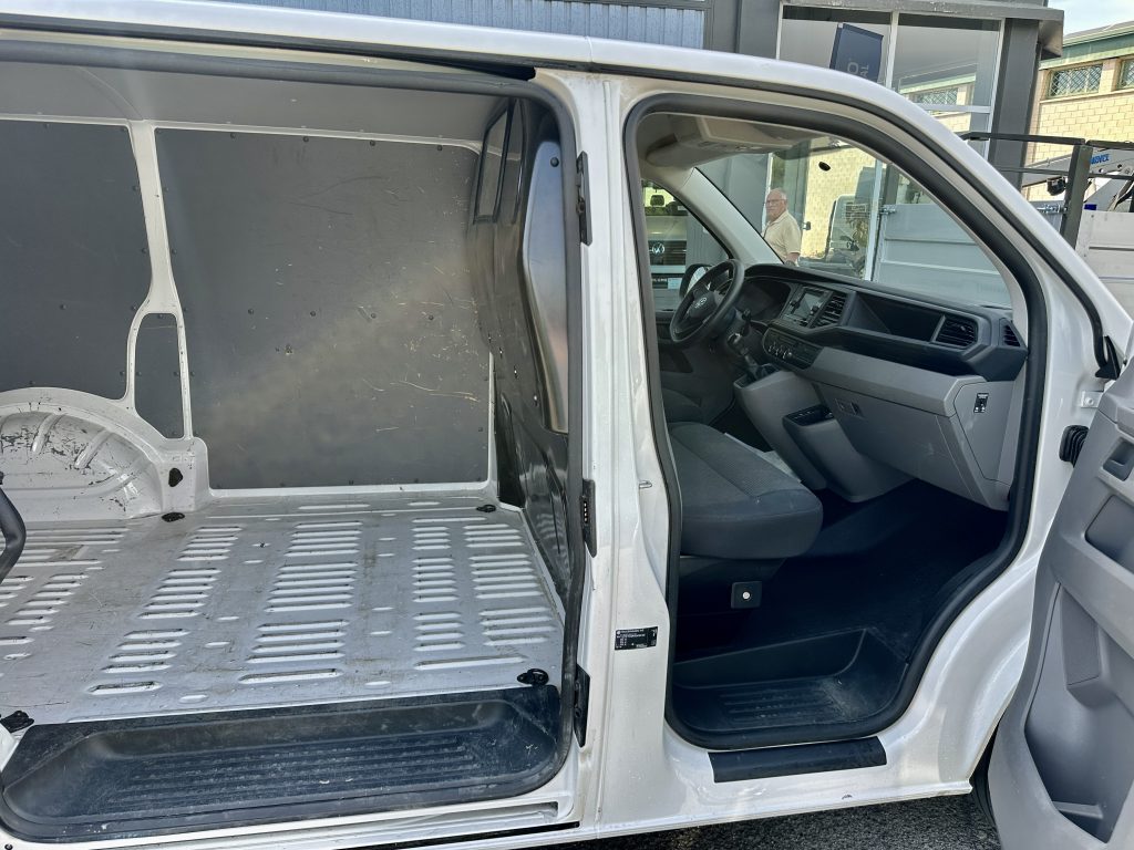 VW TRANSPORTER T6.1 2.0TDI BMT 110CV M6 FURGON CORTO TN / BLANCO CANDY - foto 6