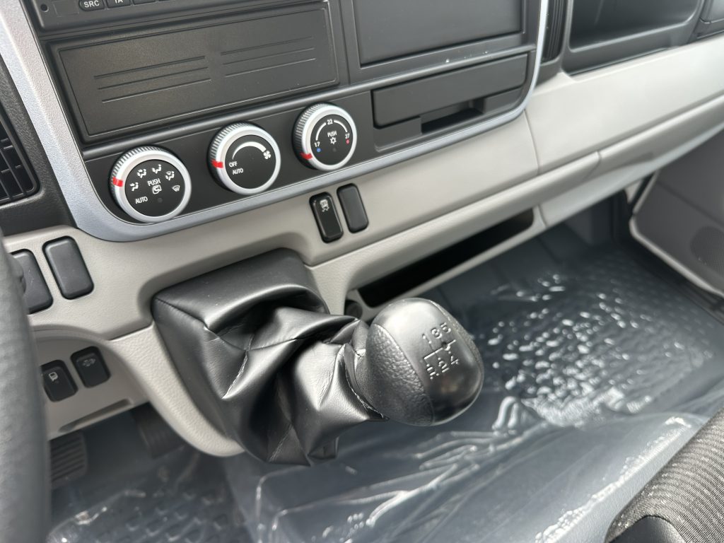 MITSUBISHI CANTER FUSO 3C15 3.0D 150CV M6 MT C/C CORTO 2.800 D. EJES / 3.500kg - foto 5