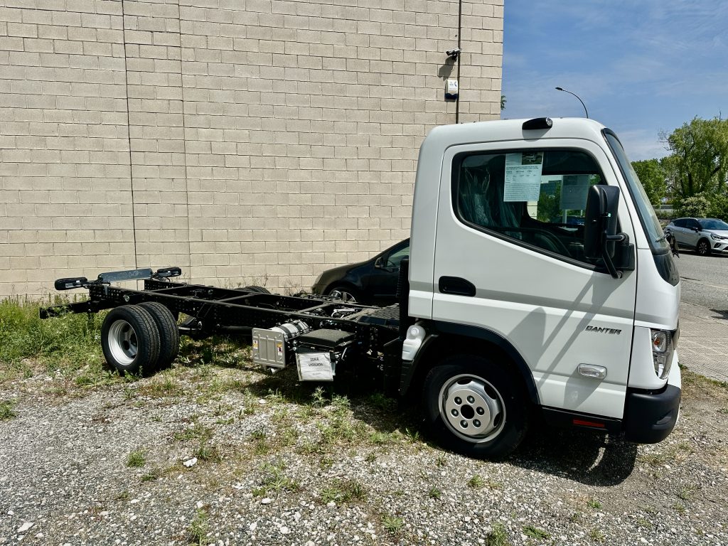 MITSUBISHI CANTER FUSO 3C15 3.0D 150CV M6 MT C/C CORTO 2.800 D. EJES / 3.500kg - foto 10