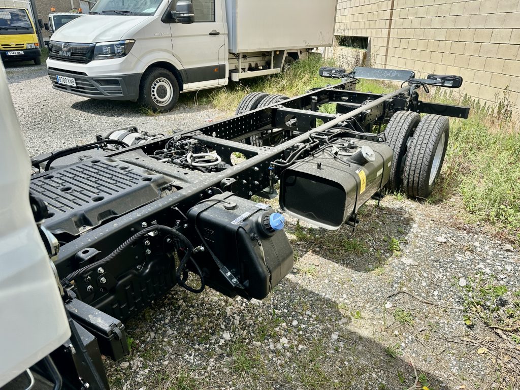 MITSUBISHI CANTER FUSO 3C15 3.0D 150CV M6 MT C/C CORTO 2.800 D. EJES / 3.500kg - foto 17