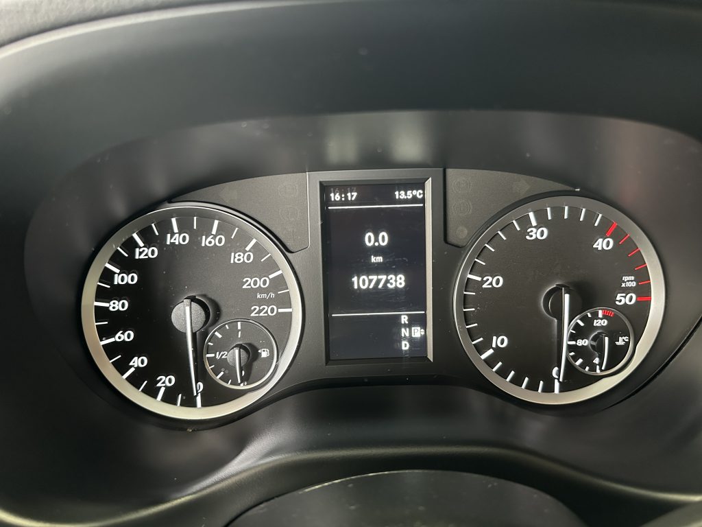 MERCEDES VITO 114CDI TOURER SELECT 7G TRONIC RWD VIVIENDA «BY TINKERVAN» FULL EQUIPE+TURISMO / GRIS PEDERNAL - foto 17