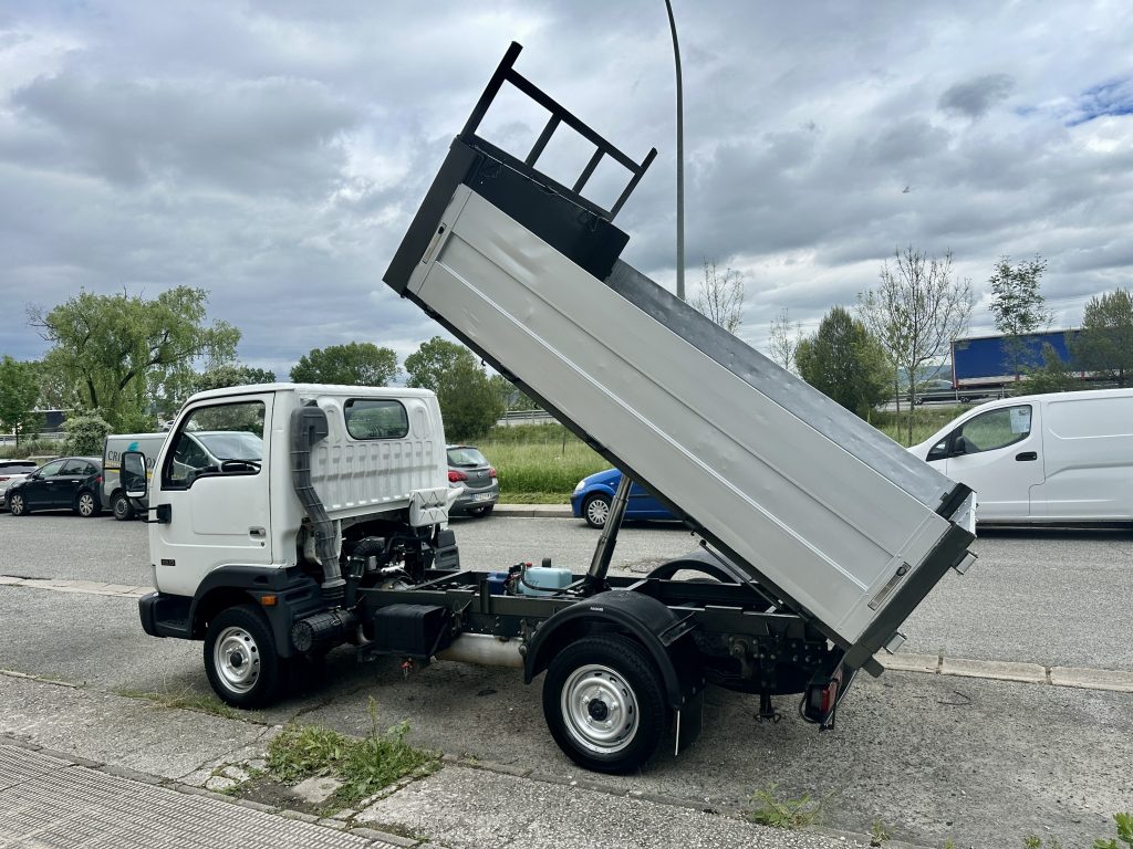 NISSAN CABSTAR 3.0D 110CV 28.110/1  CHASIS CORTO 2.500 D.E. CAJA AB 3,00m+ BASCULANTE  / CARGA UTIL: 681 KG - foto 6