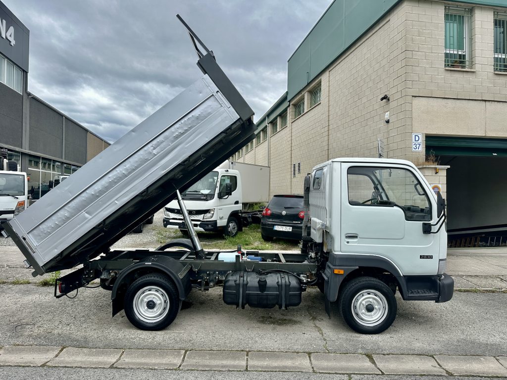NISSAN CABSTAR 3.0D 110CV 28.110/1  CHASIS CORTO 2.500 D.E. CAJA AB 3,00m+ BASCULANTE  / CARGA UTIL: 681 KG - foto 7