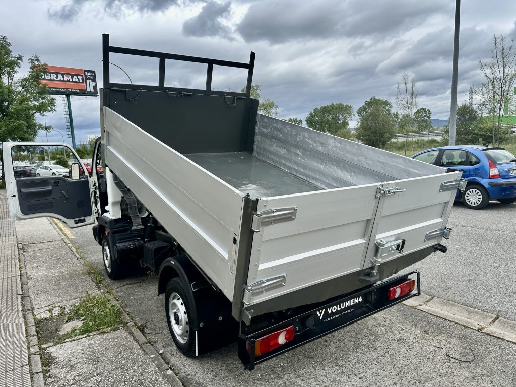 NISSAN CABSTAR 3.0D 110CV 28.110/1  CHASIS CORTO 2.500 D.E. CAJA AB 3,00m+ BASCULANTE  / CARGA UTIL: 681 KG - foto 10