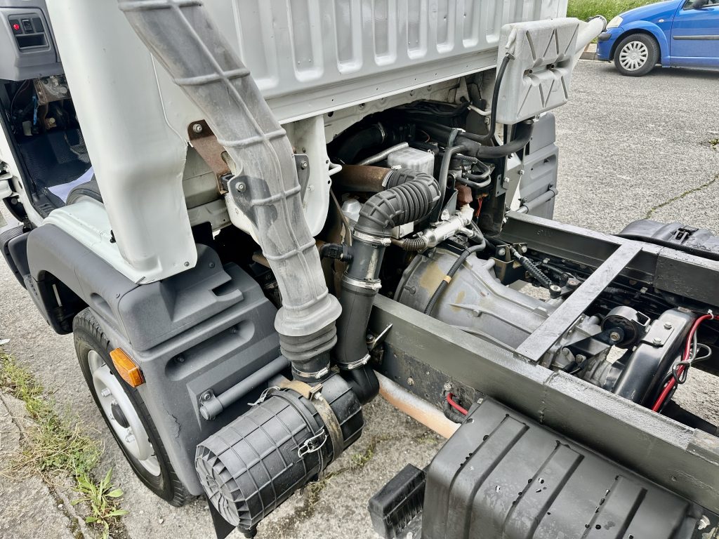 NISSAN CABSTAR 3.0D 110CV 28.110/1  CHASIS CORTO 2.500 D.E. CAJA AB 3,00m+ BASCULANTE  / CARGA UTIL: 681 KG - foto 14