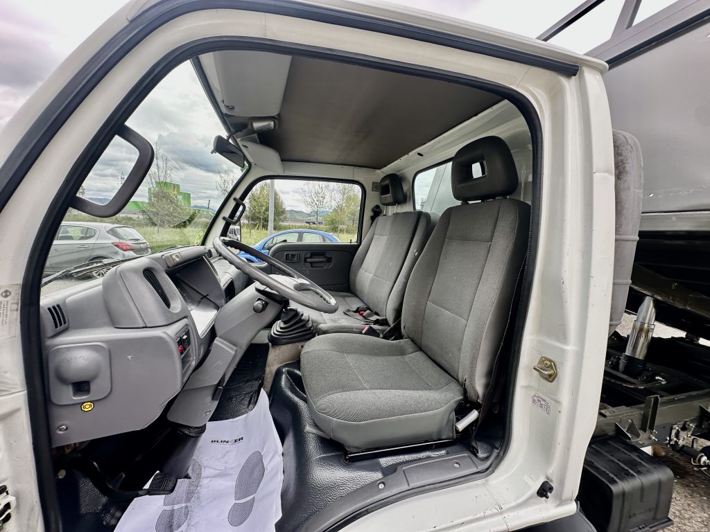 NISSAN CABSTAR 3.0D 110CV 28.110/1  CHASIS CORTO 2.500 D.E. CAJA AB 3,00m+ BASCULANTE  / CARGA UTIL: 681 KG - foto 16