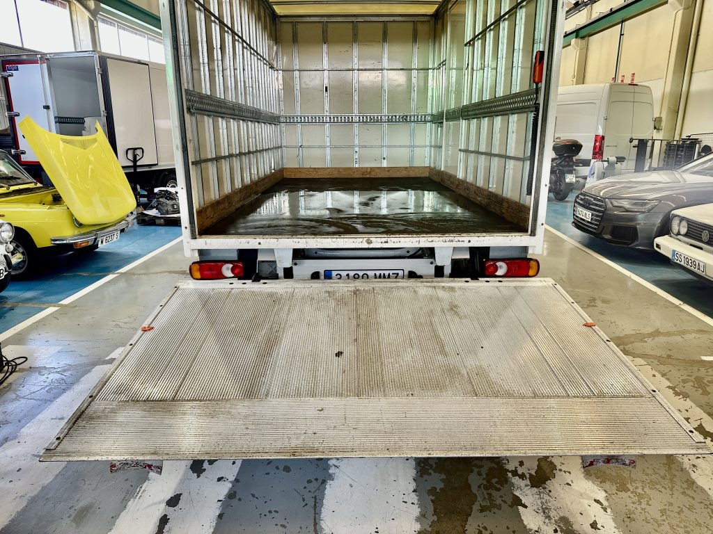 VW CRAFTER 2.0TDI BMT 140CV L4 FWD BOX 35RS C/C PAQUETERO 22M CUB 4,30 + PLATAFORMA DHOLL / CARGA UTIL 610 KG - foto 5