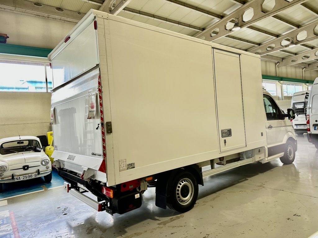 VW CRAFTER 2.0TDI BMT 140CV L4 FWD BOX 35RS C/C PAQUETERO 22M CUB 4,30 + PLATAFORMA DHOLL / CARGA UTIL 610 KG - foto 13