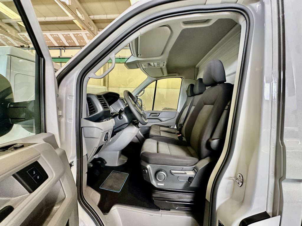VW CRAFTER 2.0TDI BMT 140CV L4 FWD BOX 35RS C/C PAQUETERO 22M CUB 4,30 + PLATAFORMA DHOLL / CARGA UTIL 610 KG - foto 23