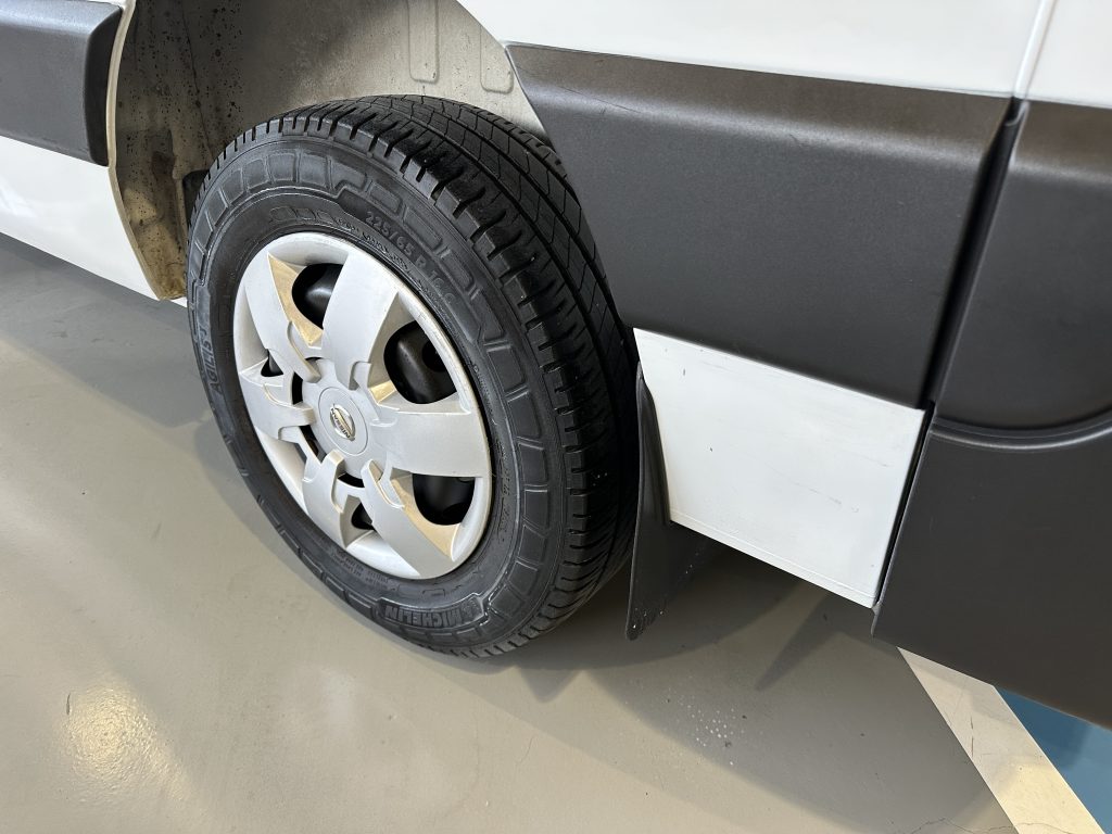 NISSAN INTERSTAR 2.3dCi 136CV FWD FURGON L2H2 10,8M COMFORT PLUS 35T / 1.400KG CARGA UTIL - foto 13