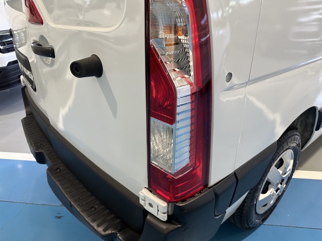 NISSAN INTERSTAR 2.3dCi 136CV FWD FURGON L2H2 10,8M COMFORT PLUS 35T / 1.400KG CARGA UTIL - foto 16