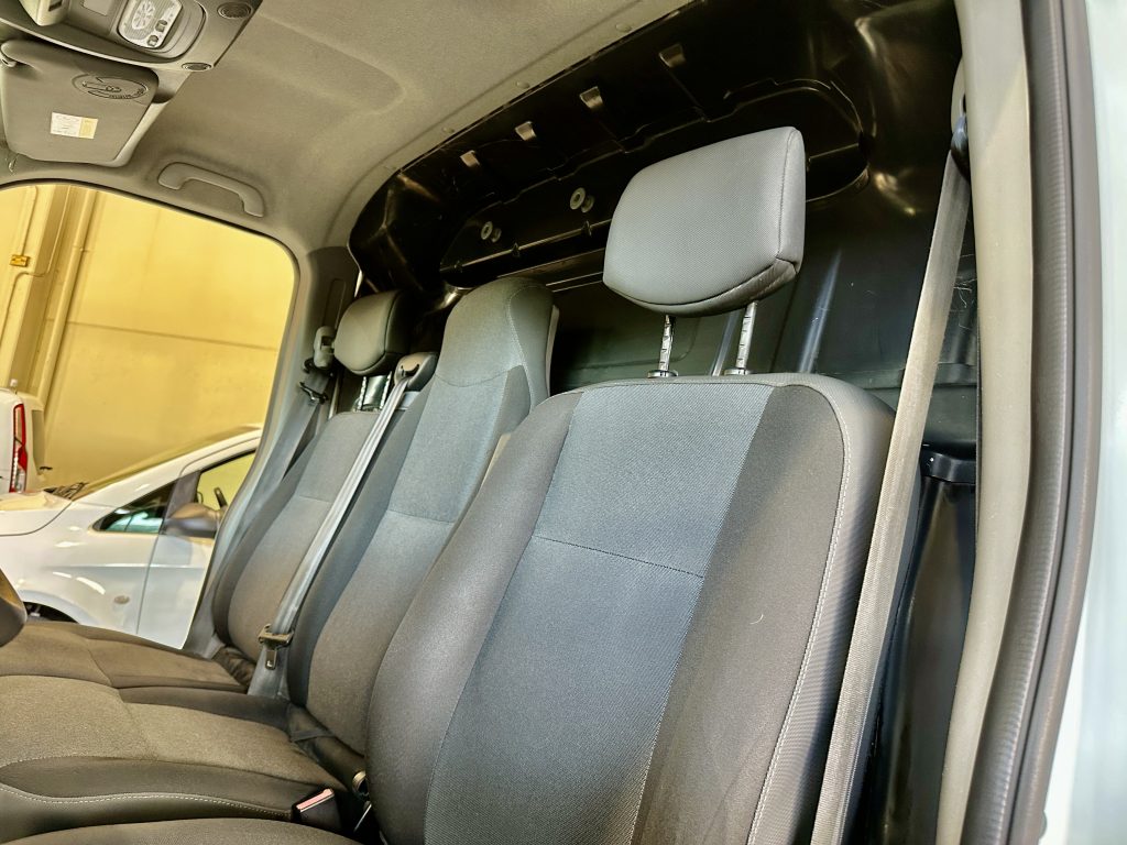 NISSAN INTERSTAR 2.3dCi 136CV FWD FURGON L2H2 10,8M COMFORT PLUS 35T / 1.400KG CARGA UTIL - foto 21