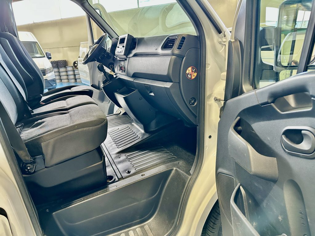 NISSAN INTERSTAR 2.3dCi 136CV FWD FURGON L2H2 10,8M COMFORT PLUS 35T / 1.400KG CARGA UTIL - foto 27