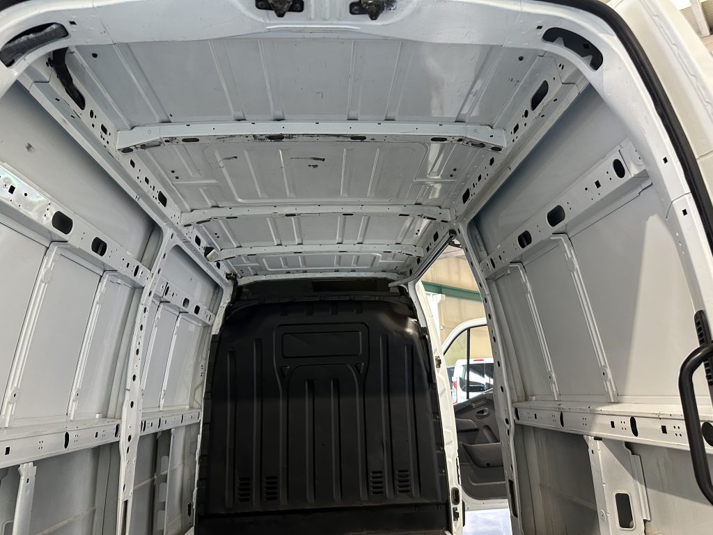 NISSAN INTERSTAR 2.3dCi 136CV FWD FURGON L2H2 10,8M COMFORT PLUS 35T / 1.400KG CARGA UTIL - foto 32