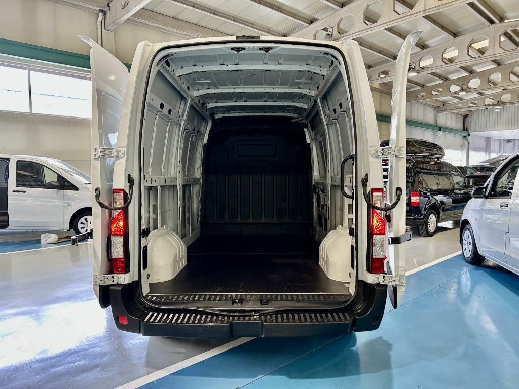 NISSAN INTERSTAR 2.3dCi 136CV FWD FURGON L2H2 10,8M COMFORT PLUS 35T / 1.400KG CARGA UTIL - foto 35