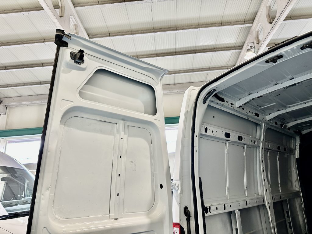 NISSAN INTERSTAR 2.3dCi 136CV FWD FURGON L2H2 10,8M COMFORT PLUS 35T / 1.400KG CARGA UTIL - foto 36