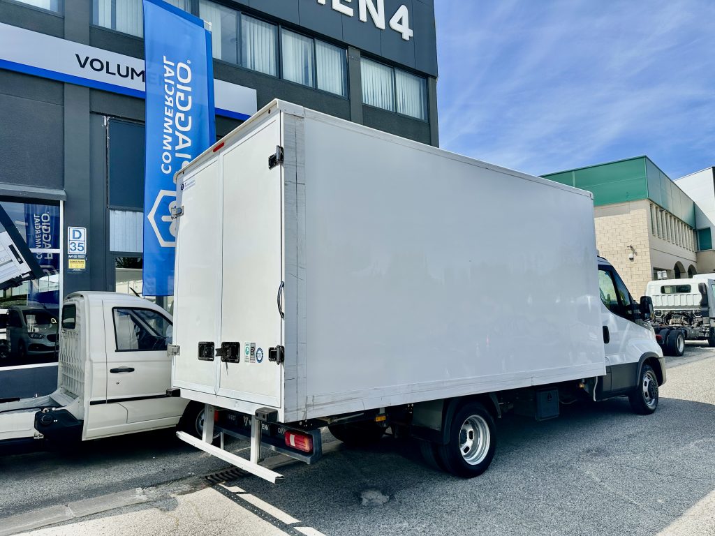 IVECO 35C16 2.3d 160CV M6 C/C DR 3.750MM RWD PAQUETERO 4,40 x 2,30 22M cub / CARGA UTIL 895 KG - foto 5