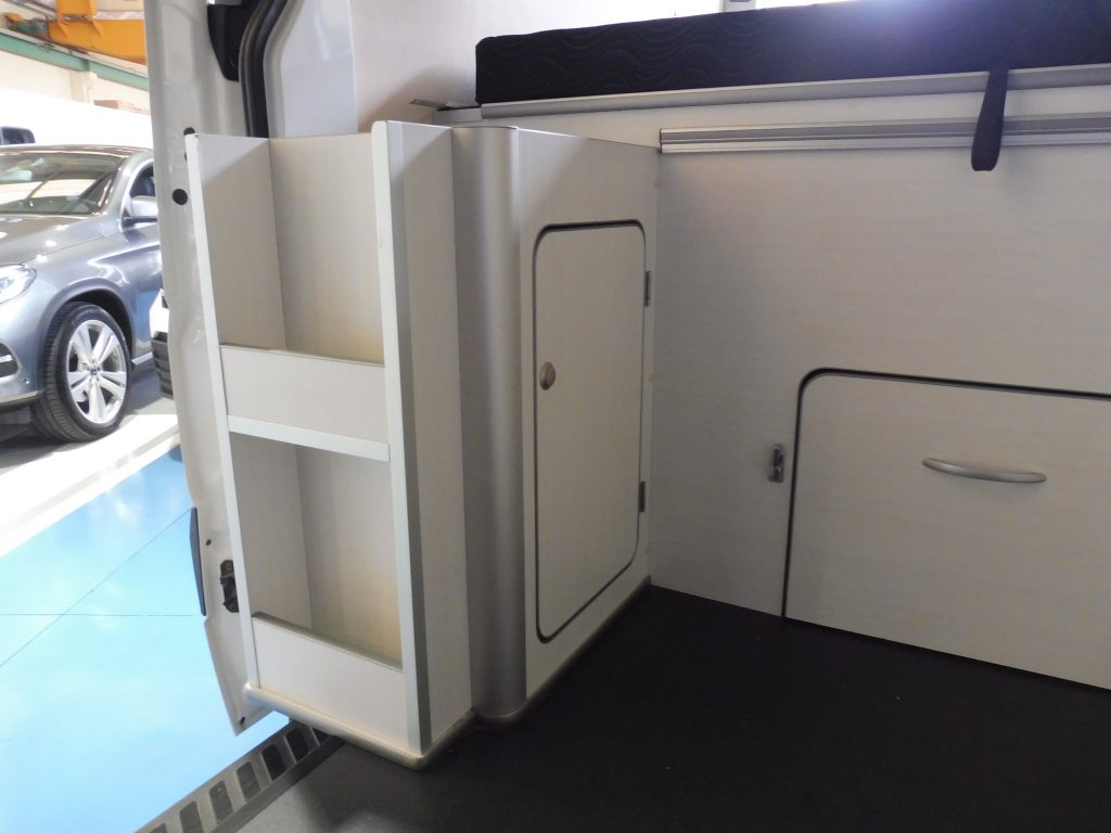 VOLKSWAGEN CRAFTER 2.0TDI 136CV FURGÓN MEDIO ELEVADO VIVIENDA + EXTRAS - foto 4