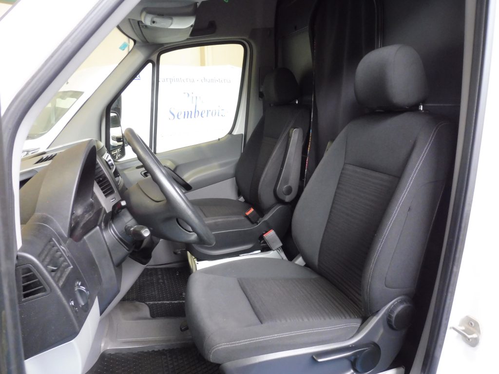 VOLKSWAGEN CRAFTER 2.0TDI 136CV FURGÓN MEDIO ELEVADO VIVIENDA + EXTRAS - foto 12