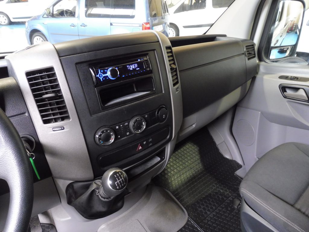 VOLKSWAGEN CRAFTER 2.0TDI 136CV FURGÓN MEDIO ELEVADO VIVIENDA + EXTRAS - foto 13