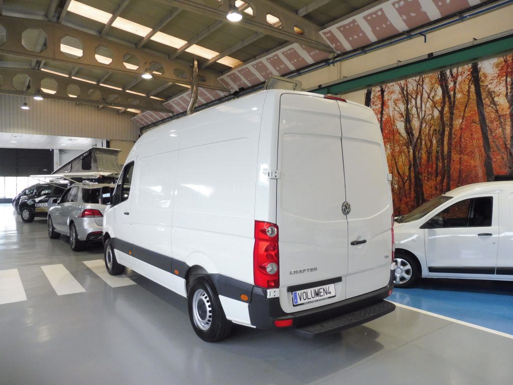 VOLKSWAGEN CRAFTER 2.0TDI 136CV FURGÓN MEDIO ELEVADO VIVIENDA + EXTRAS - foto 21