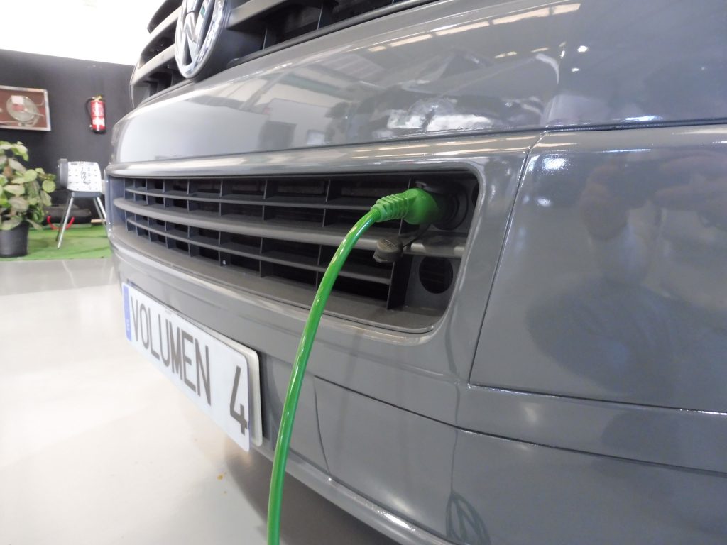 VOLKSWAGEN TRANSPORTER PRO T5 2.0TDI 114CV BYTINKERVAN + TECHO + MODULO COCINA - foto 17